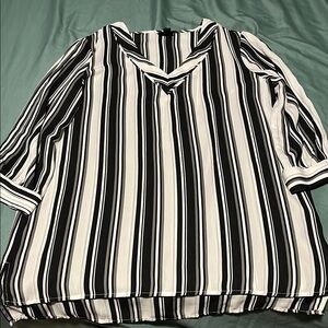Worthington Black and White Boxy Blouse